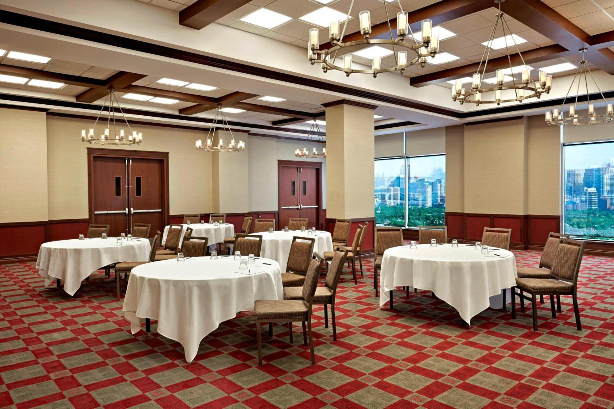 Four Points By Sheraton Calgary Airport Exterior photo